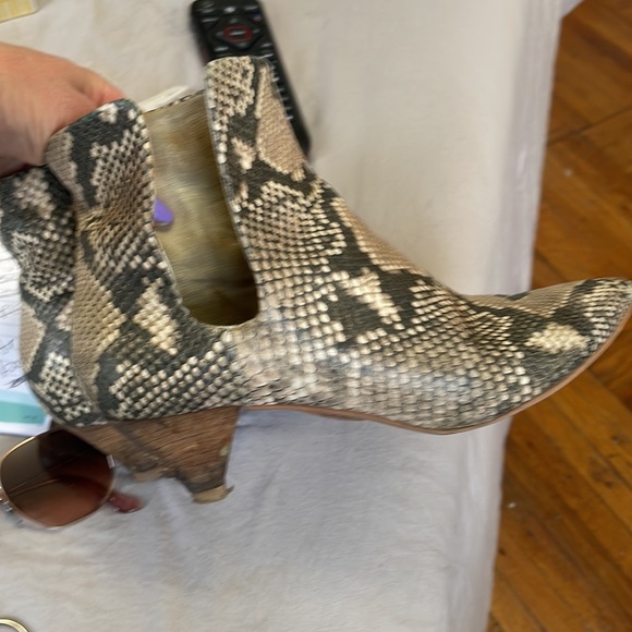 Gorgeous used booties - Picture 5 of 7